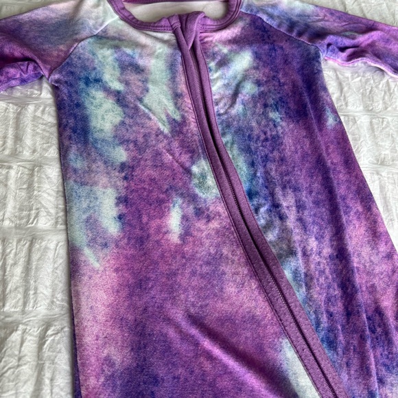 Little Sleepies Purple Watercolor Zippy Pajamas Size 0-3M VGUC - Picture 5 of 9